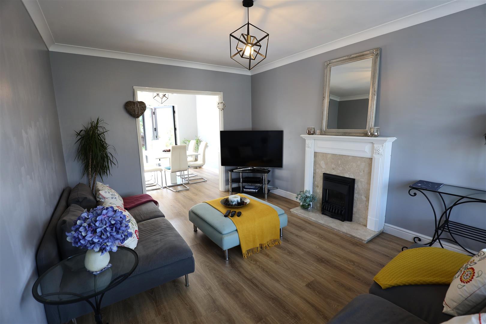 9 Clos Brenin, Brynsadler, CF72 9GA